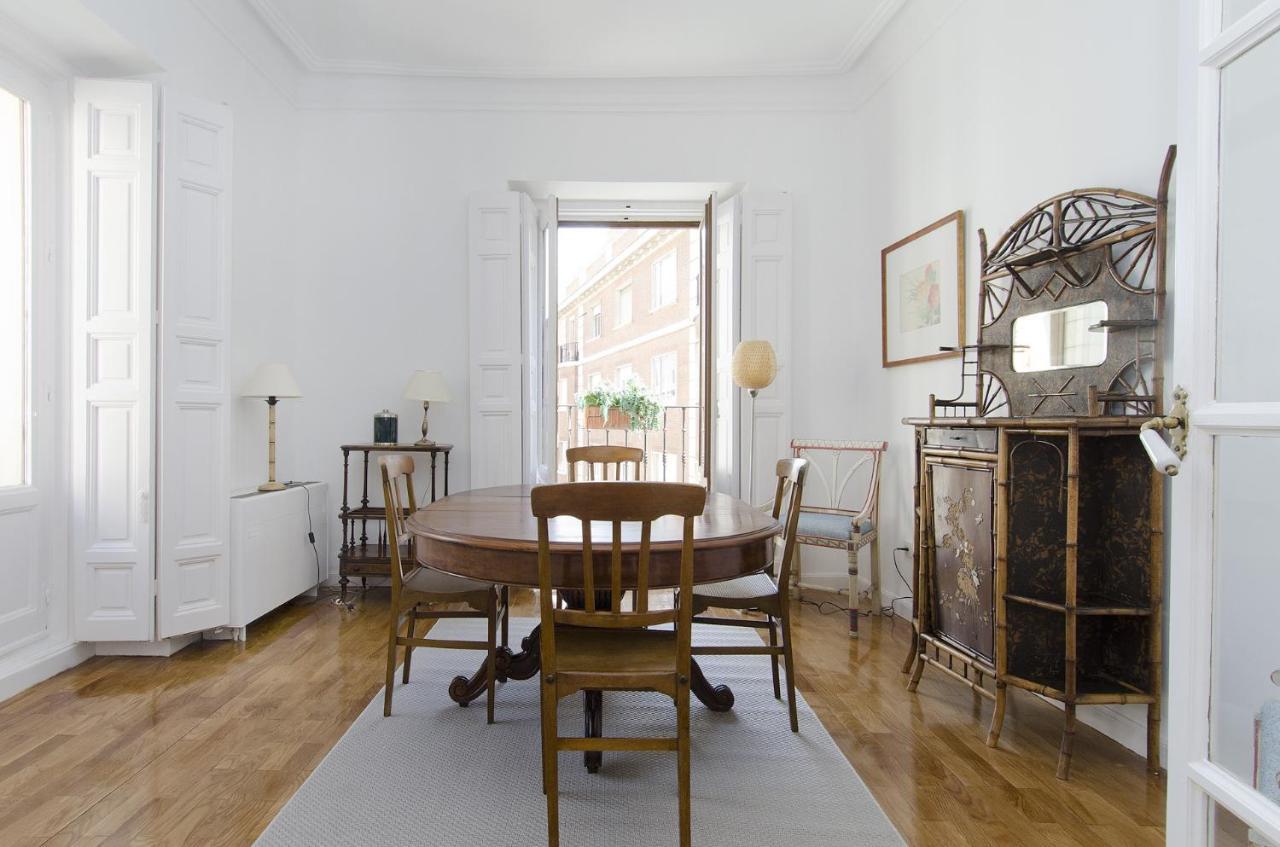 Apartamento Paseo Del Prado II En مدريد المظهر الخارجي الصورة