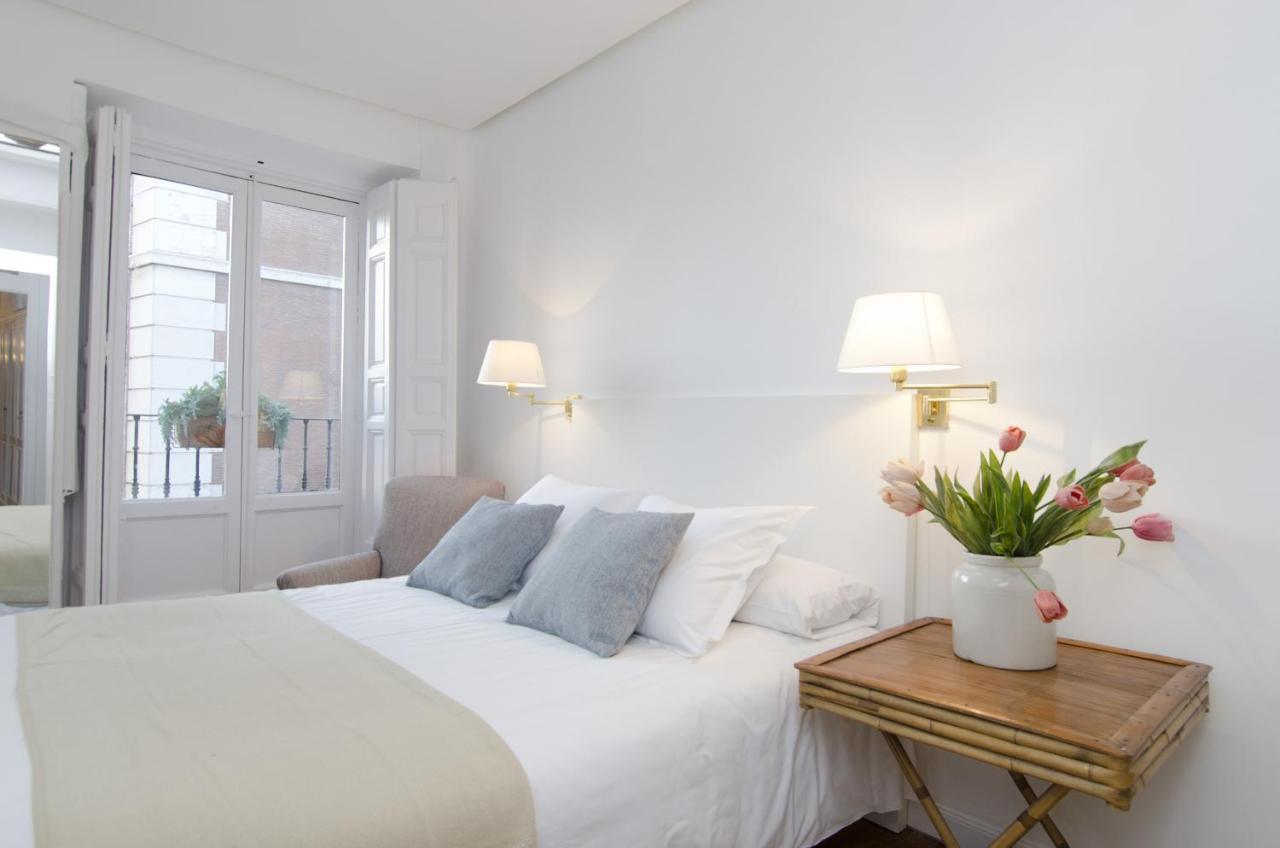 Apartamento Paseo Del Prado II En مدريد المظهر الخارجي الصورة