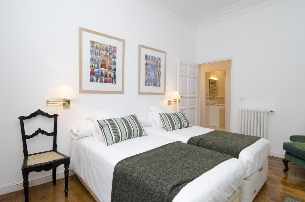 Apartamento Paseo Del Prado II En مدريد المظهر الخارجي الصورة