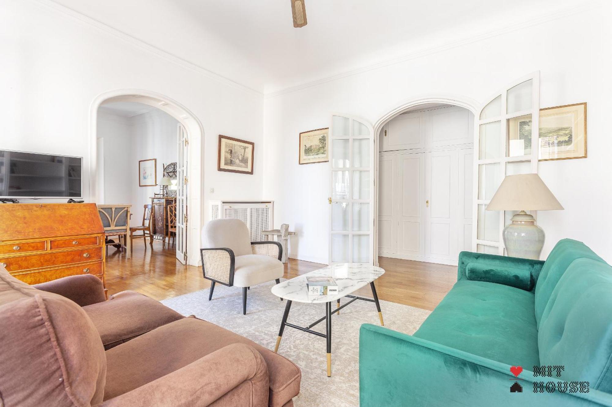 Apartamento Paseo Del Prado II En مدريد المظهر الخارجي الصورة