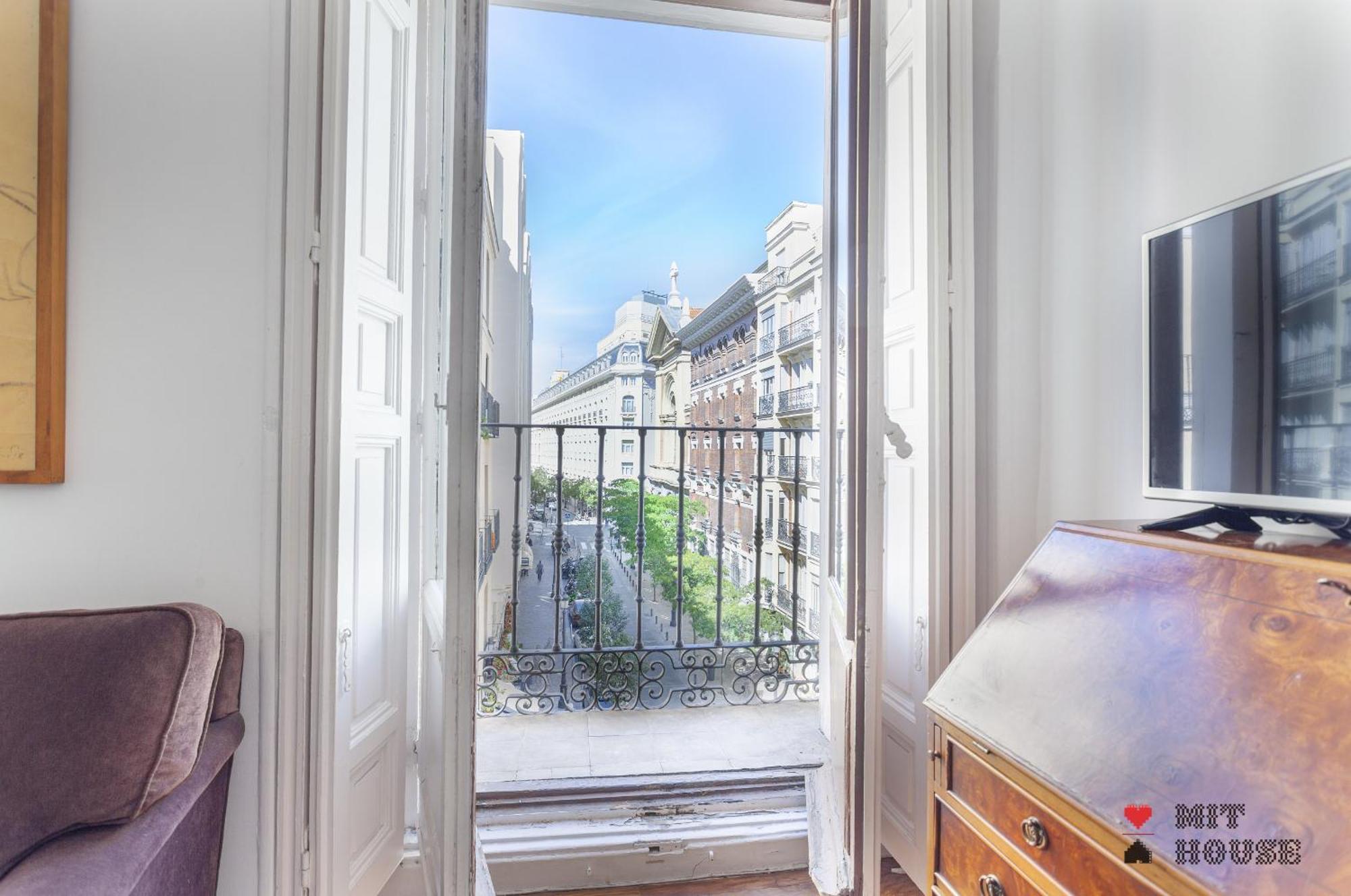 Apartamento Paseo Del Prado II En مدريد المظهر الخارجي الصورة